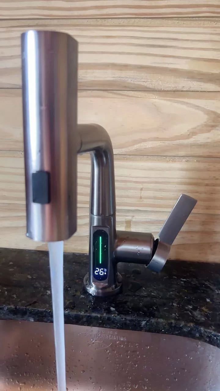 Customer photo review of Torneira para Banheiro Monocomando Digital Cascata