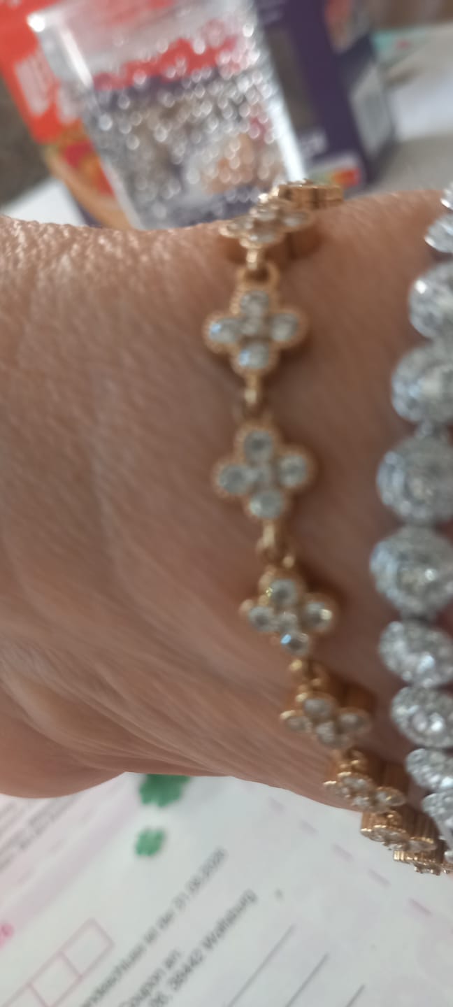 Customer photo review of Luxe Edition Clover Armband – 14K vergoldet