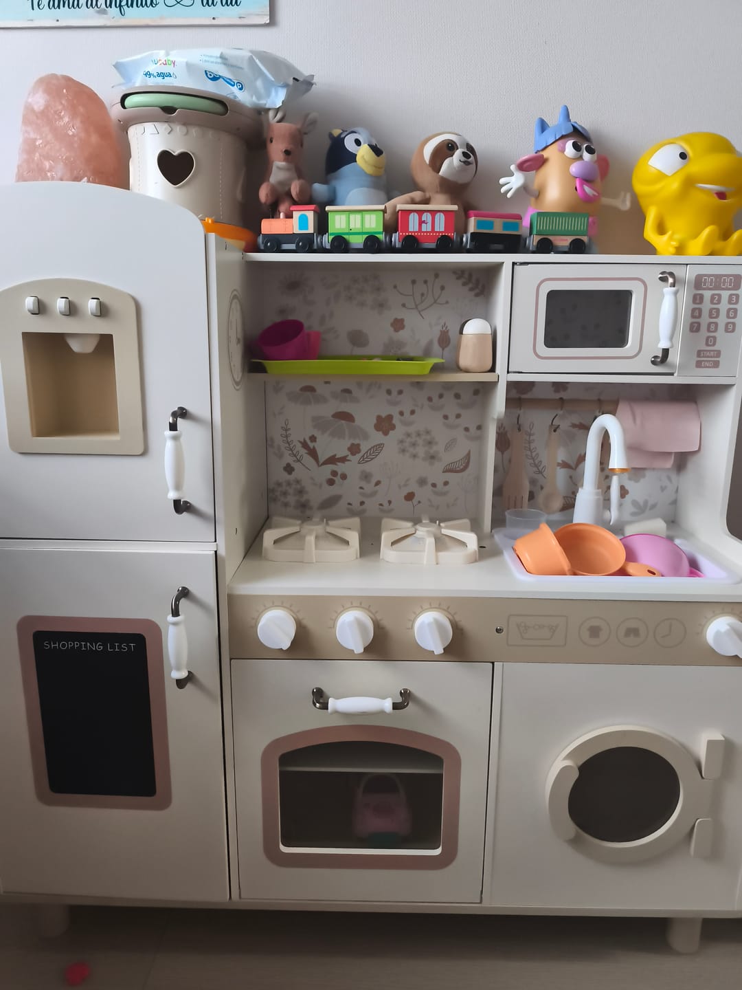 Customer photo review of Cocina Infantil de Madera Matilde Crudo