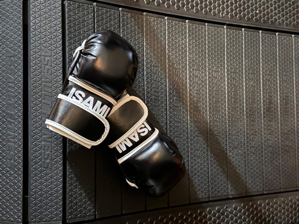 Customer photo review of Isami Pounding Gloves Select