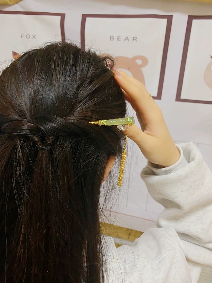 Customer photo review of Bamboo Shadow Jade Tassel Hairpin