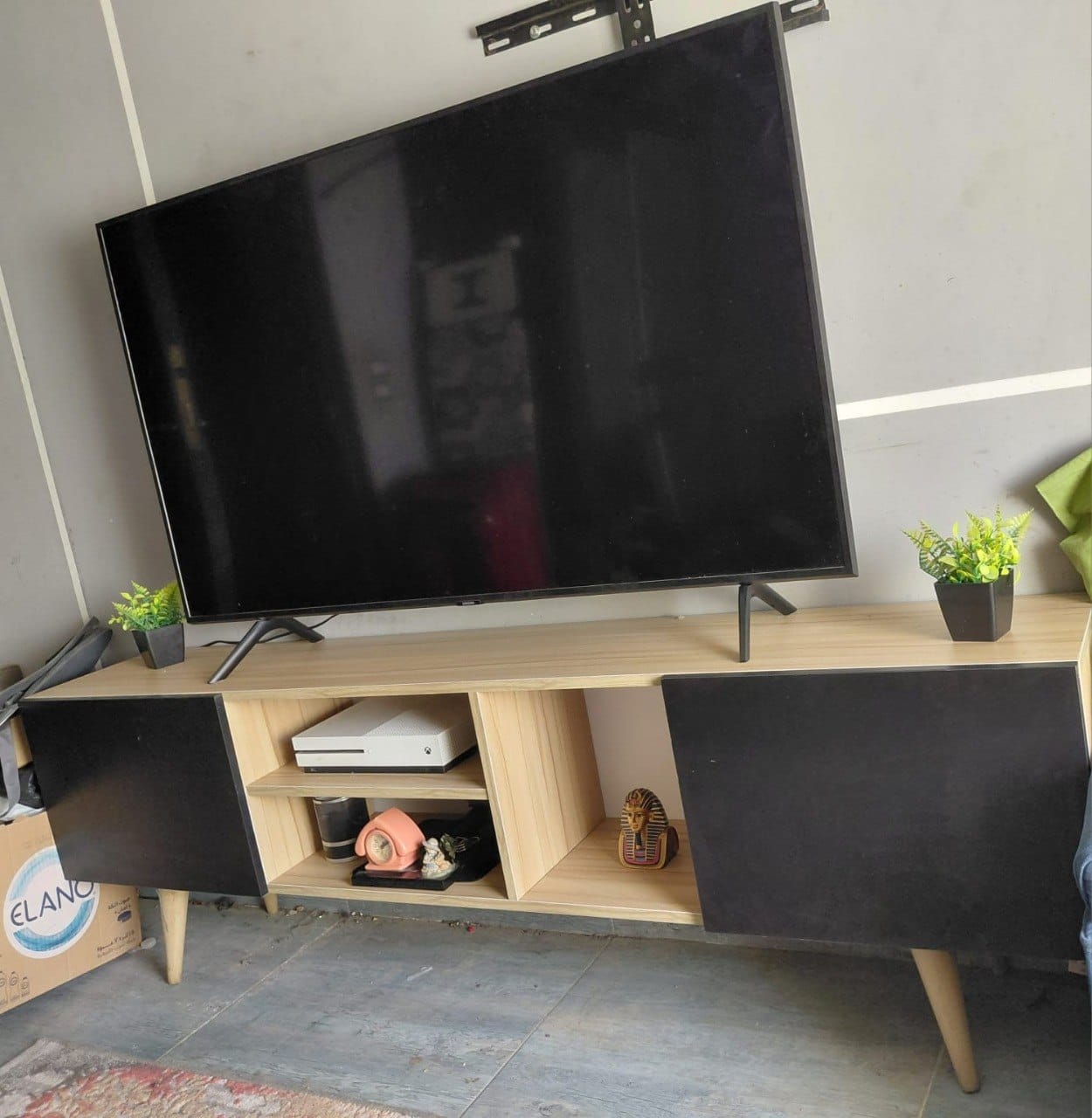 Customer photo review of ترابيزة تليفزيون خشب MDF عالي الجودة - 180cmX45cm - ITM-062