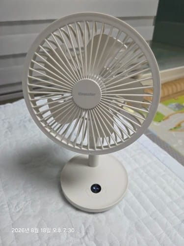 Customer photo review of Rechargeable Oscillating Desk Fan with Five Speeds
