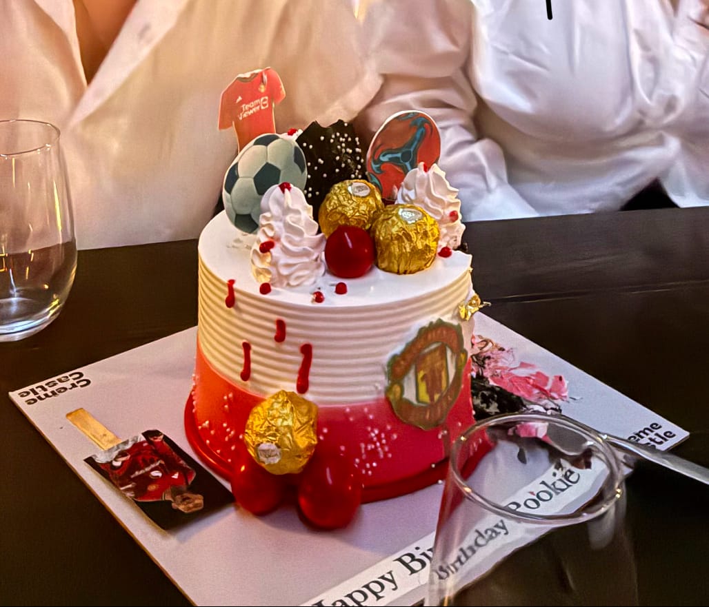 Customer photo review of Manchester united theme Cake