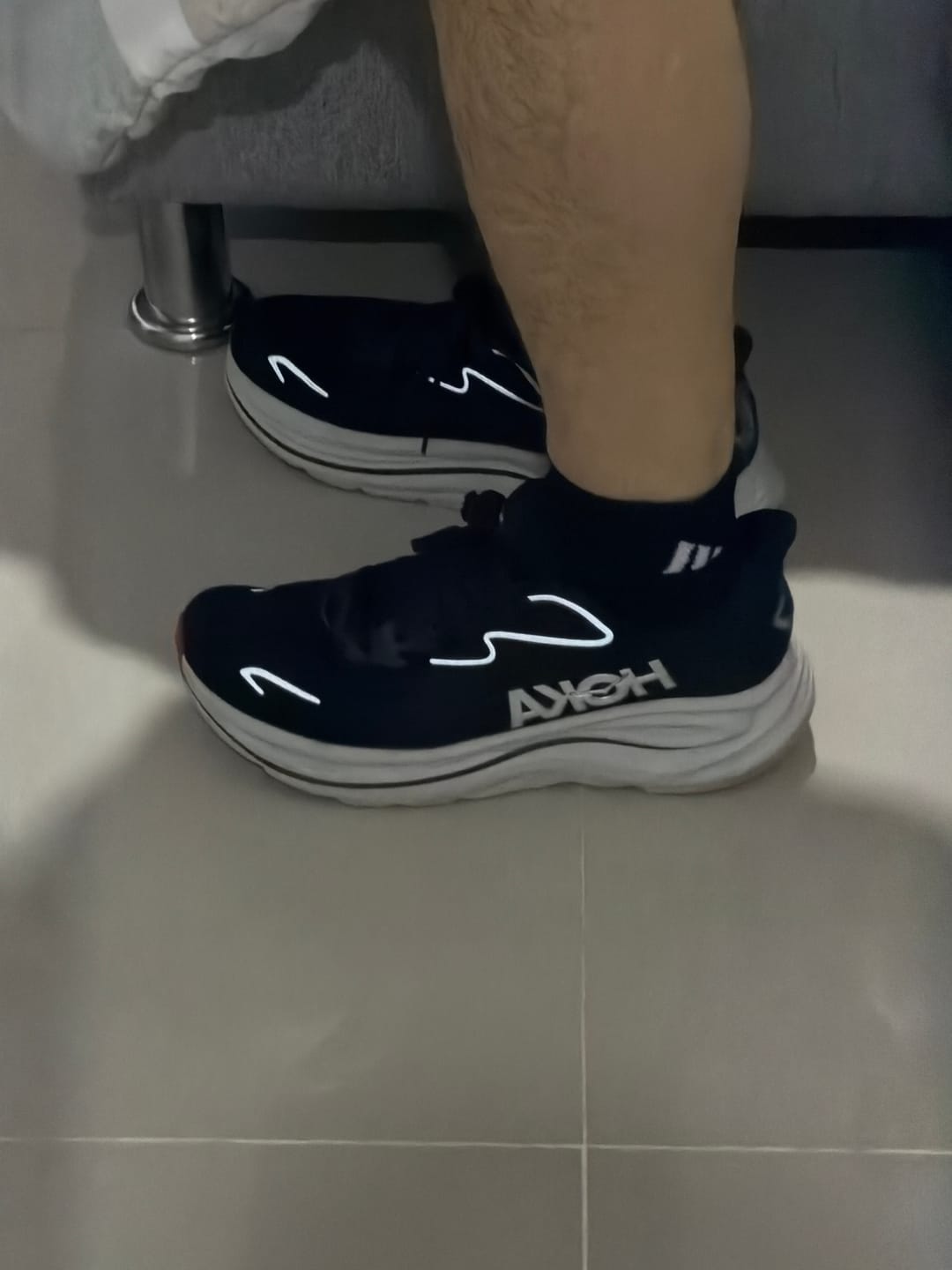 Customer photo review of Hoka Clifton 10 Hombre Black Silver