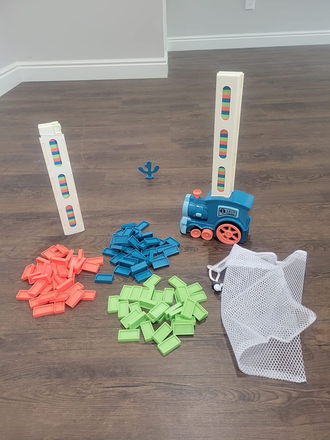 Customer photo review of Domino Express™ – Automatic Domino-Laying Train Set