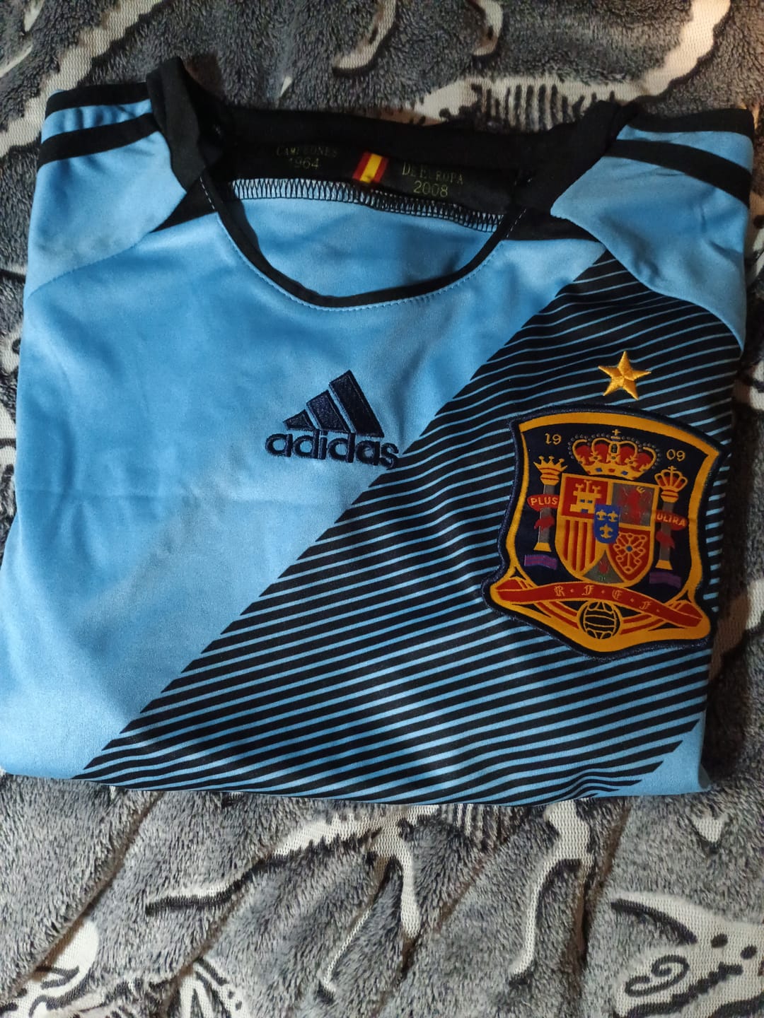 Customer photo review of Camiseta Retro España Away 2012