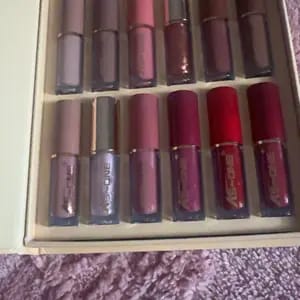 Customer photo review of Kit com 12 – Conjunto de Batons Líquidos Matte Hidratantes de Longa Duração