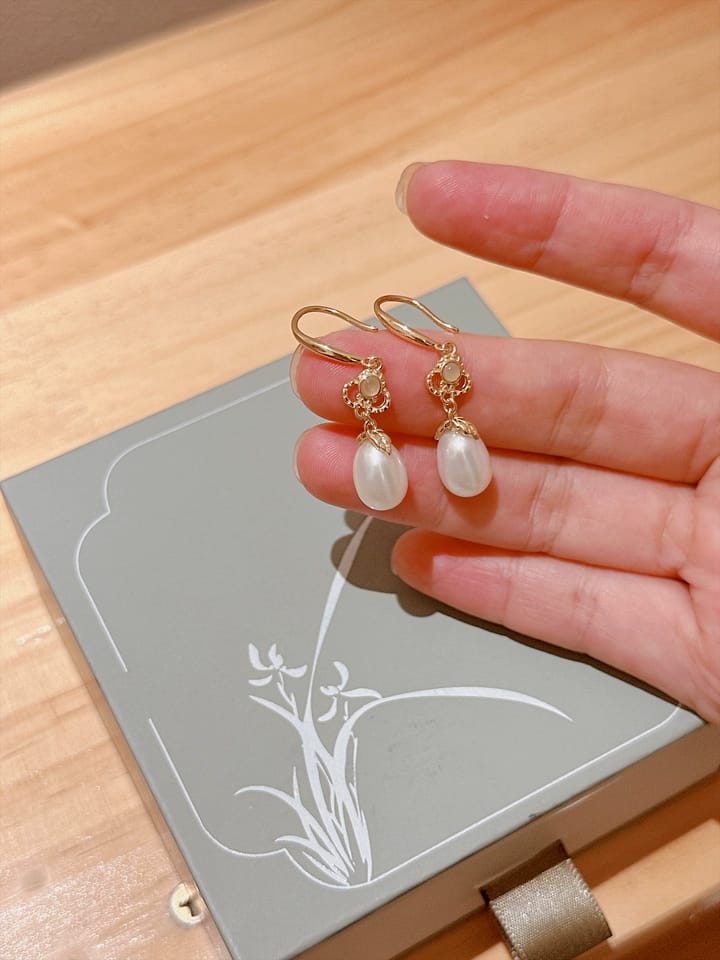 Customer photo review of Ruelle Jade and Pearl Drop Earrings