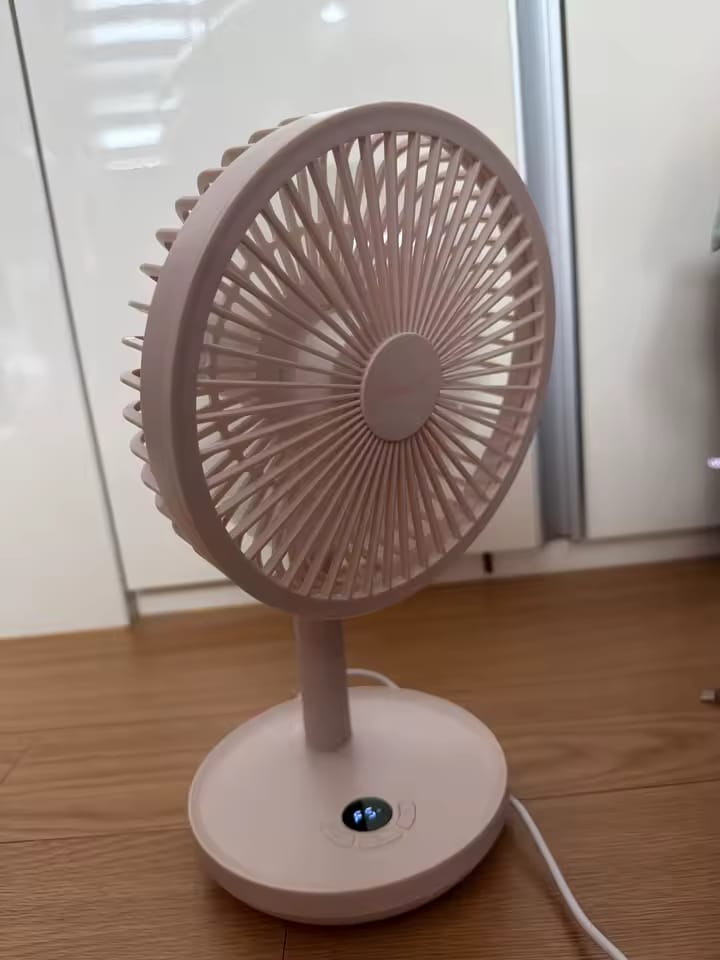 Customer photo review of Rechargeable Oscillating Desk Fan with Five Speeds