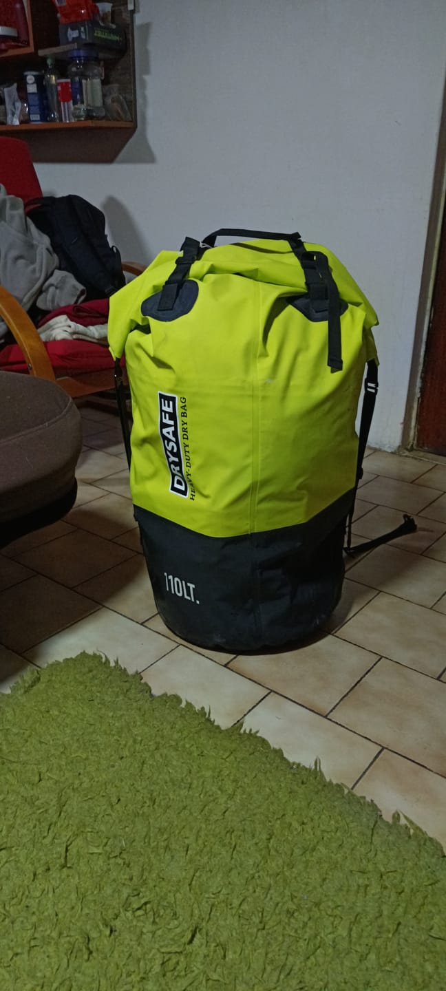 Customer photo review of Bolsa Seca YELCHO 110 Lts, 100% Impermeable DRYSAFE  Verde Lima