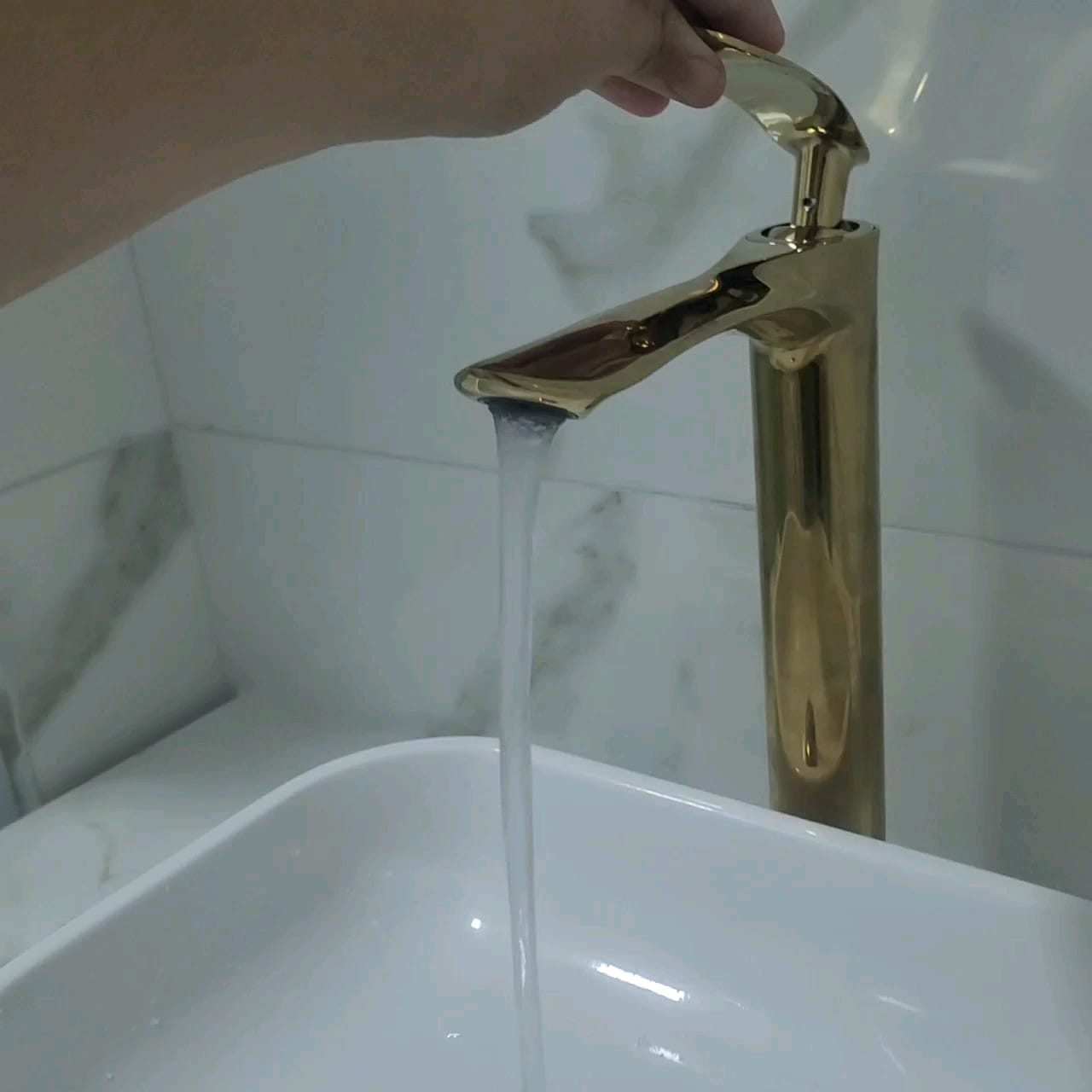 Customer photo review of Torneira Para Banheiro Gourmet Monocomando Aqua Lux