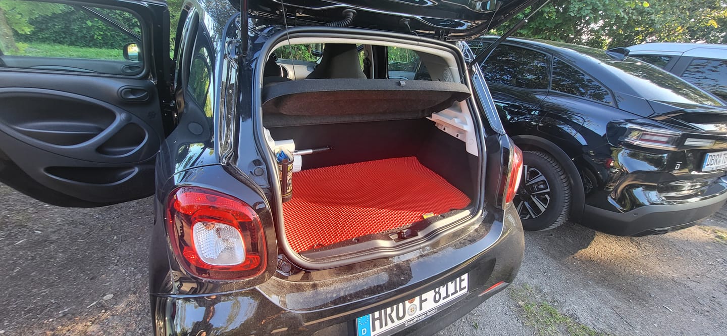 Customer photo review of E-Auto Fußmatten nach Maß - Kofferraumwanne