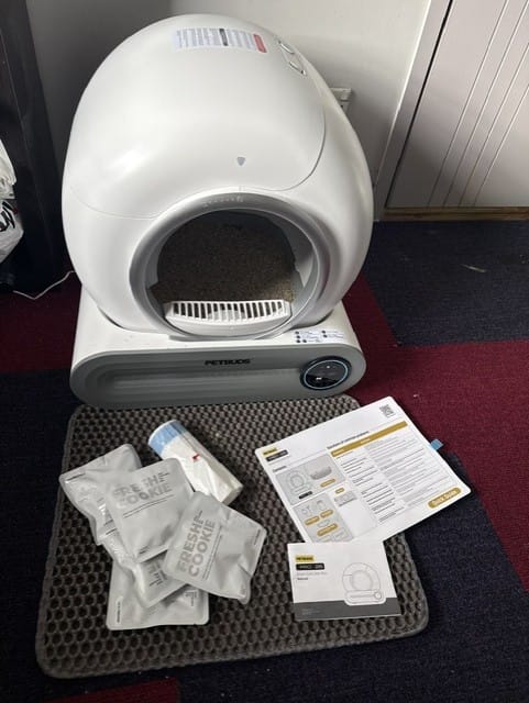 Customer photo review of Petbuds™ Pro 2026 Automatic Self-Cleaning Litter Box
