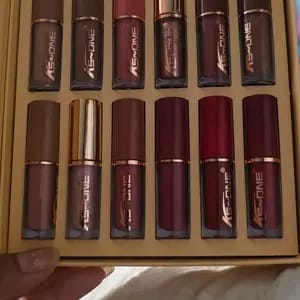 Customer photo review of Kit com 12 – Conjunto de Batons Líquidos Matte Hidratantes de Longa Duração