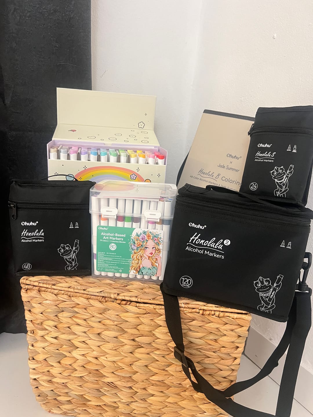 Customer photo review of Ohuhu 24 Colors Brush & Bullet Automatic Ink Control Acrylic Markers - Waimoku