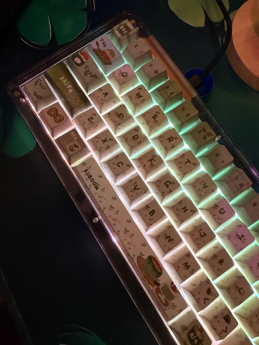 Customer photo review of KiiBOOM Sprout Picnic Keycap Set