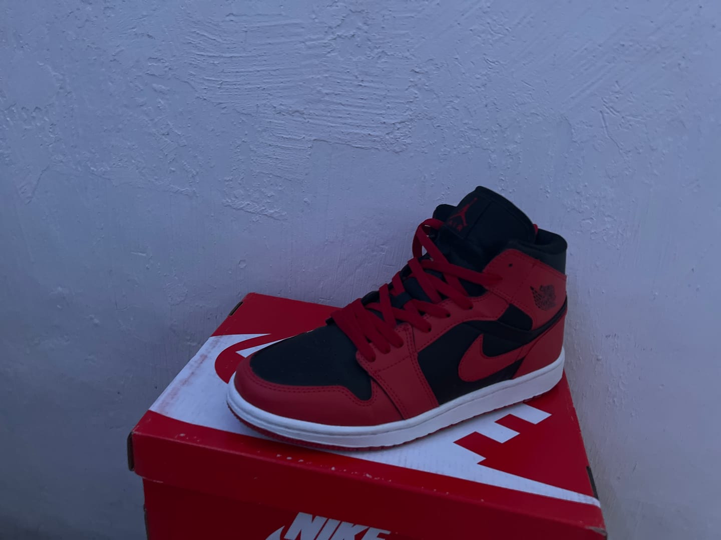 Customer photo review of Tenis Retro 1 Black Evil