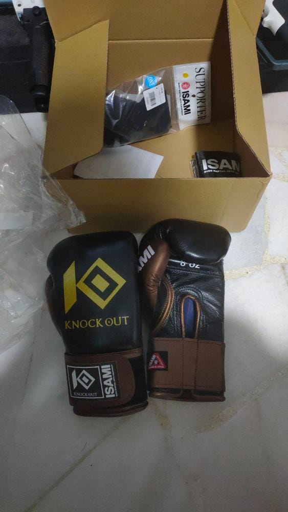 Customer photo review of KNOCK OUT Kickboxing Gloves