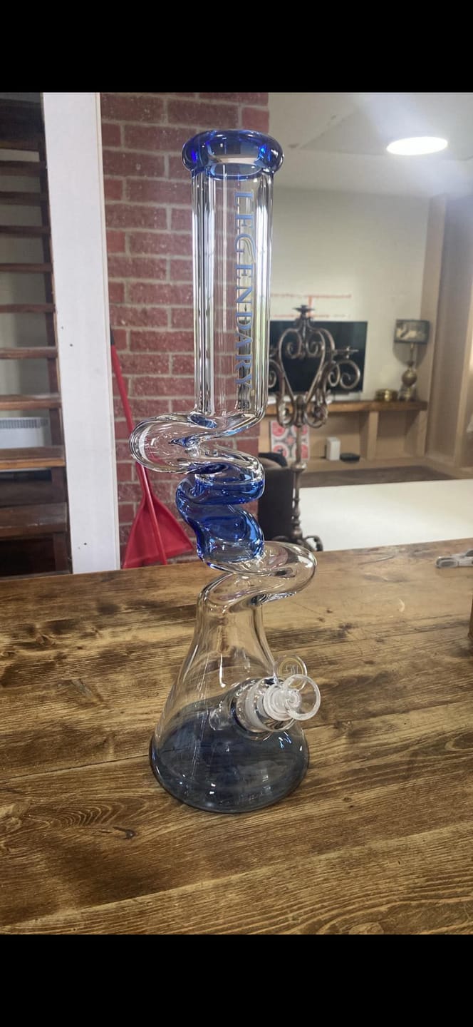 Customer photo review of 18" Legendary Glass Wave Twist Zong Bong (7mm)