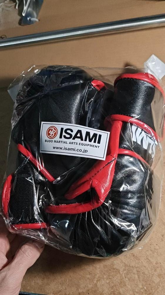 Customer photo review of Isami Pounding Gloves
