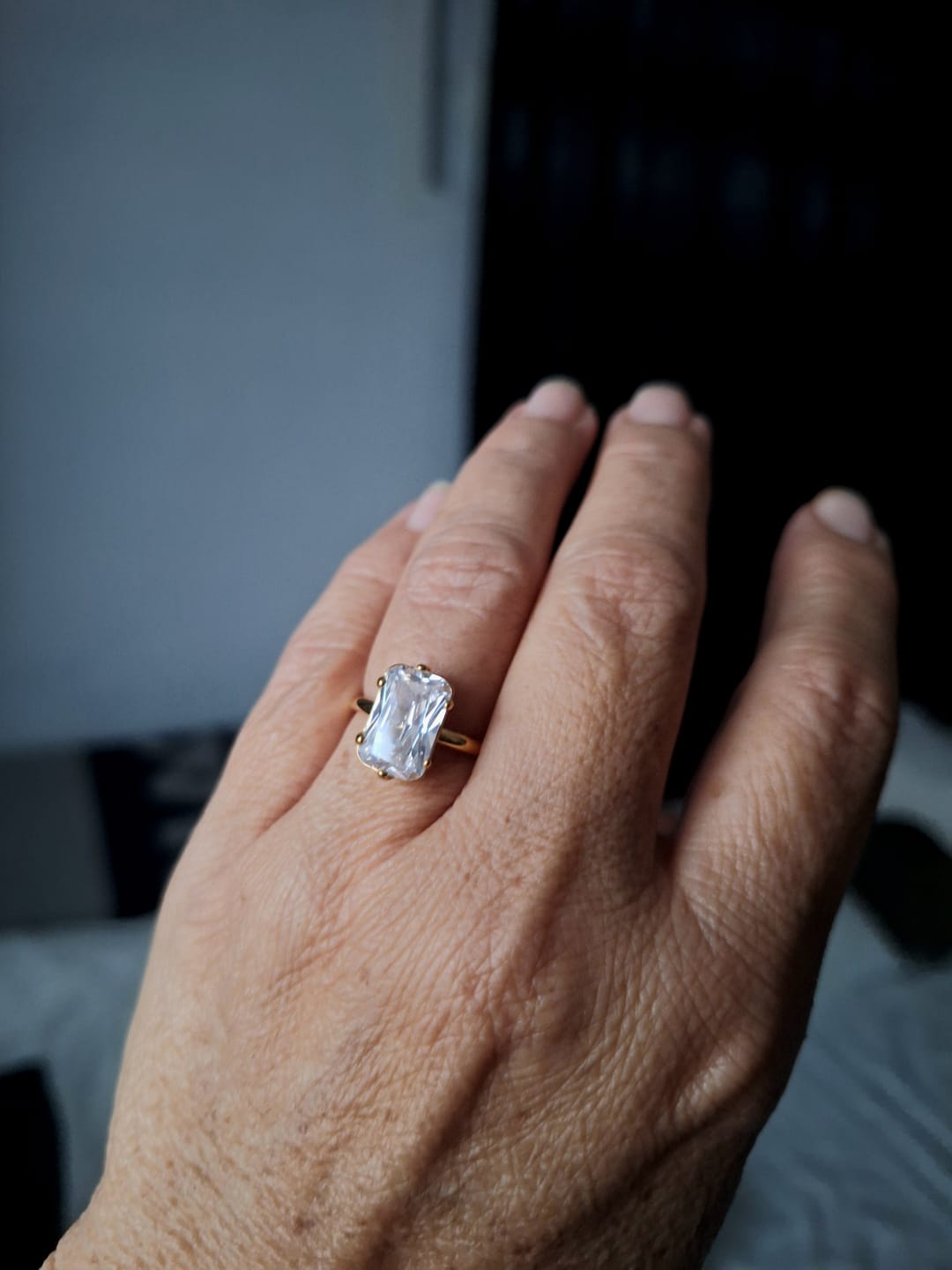 Customer photo review of Anillo Zirconia Baguette Central