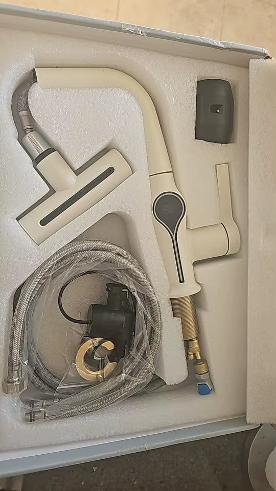 Customer photo review of Torneira Para Banheiro Monocomando Misturador Cascata Com Display Digital Royal Clear
