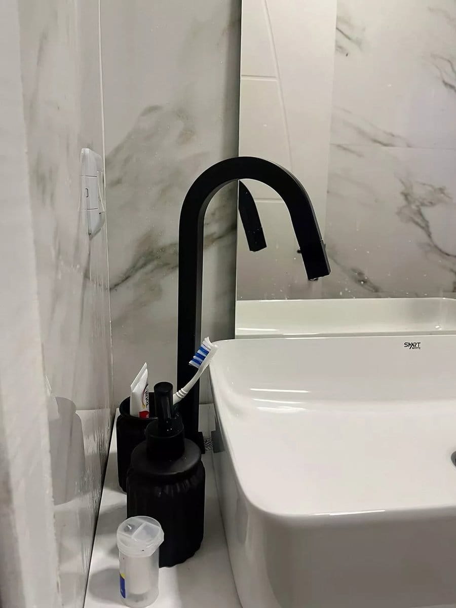 Customer photo review of Torneira Para Banheiro Monocomando Bica Alta Elegance