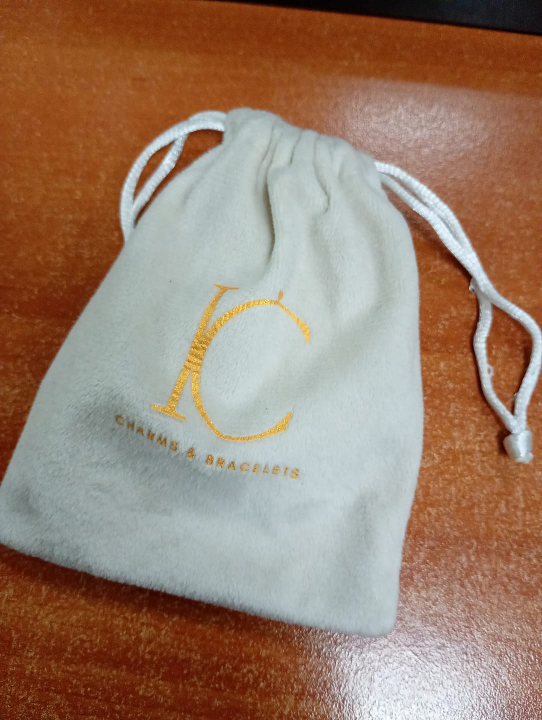 Customer photo review of Bolsa de Terciopelo