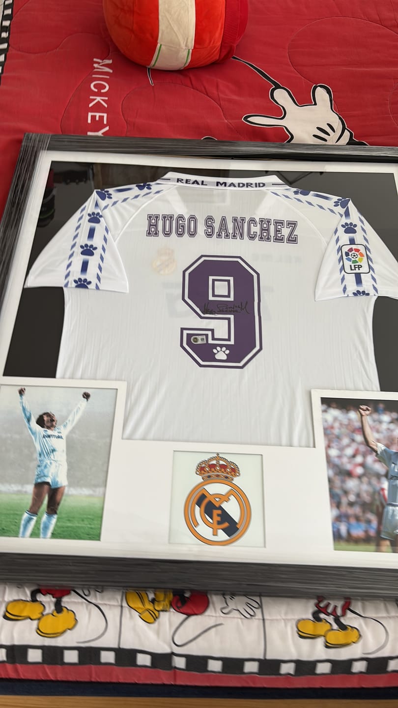 Customer photo review of Hugo Sánchez - Jersey Firmado Real Madrid