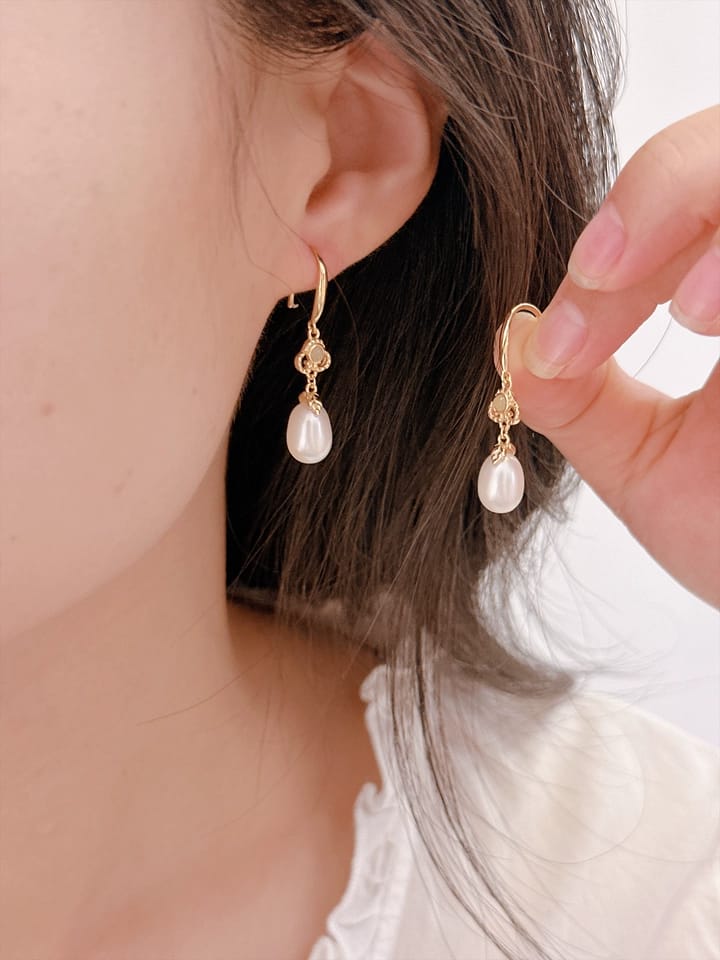 Customer photo review of Ruelle Jade and Pearl Drop Earrings