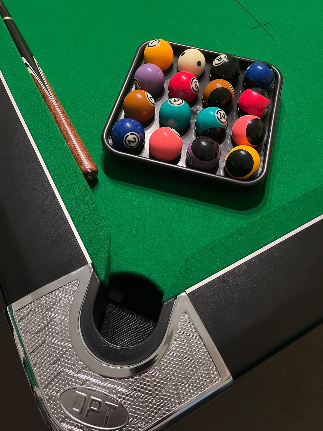 Customer photo review of Cue-King Competition Grade Premium Black Edition Pool Balls with Spotted Cue Ball, 2” UK Size with 1 7/8” White Ball