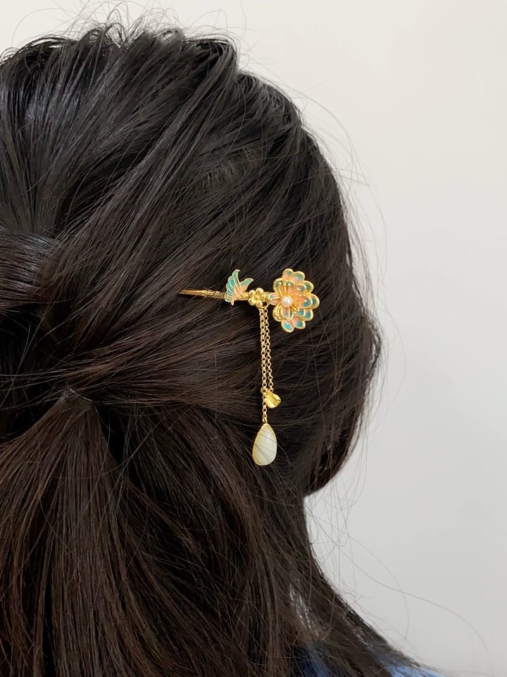 Customer photo review of Lotus Fragrance Jade Tassel Hairpin