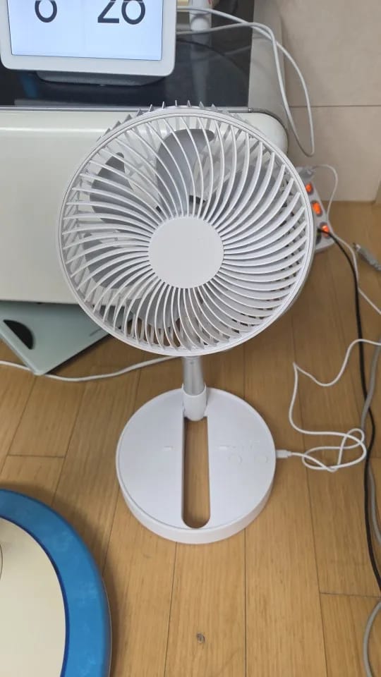 Customer photo review of Foldable USB Rechargeable Fan with Four Speeds and Timer