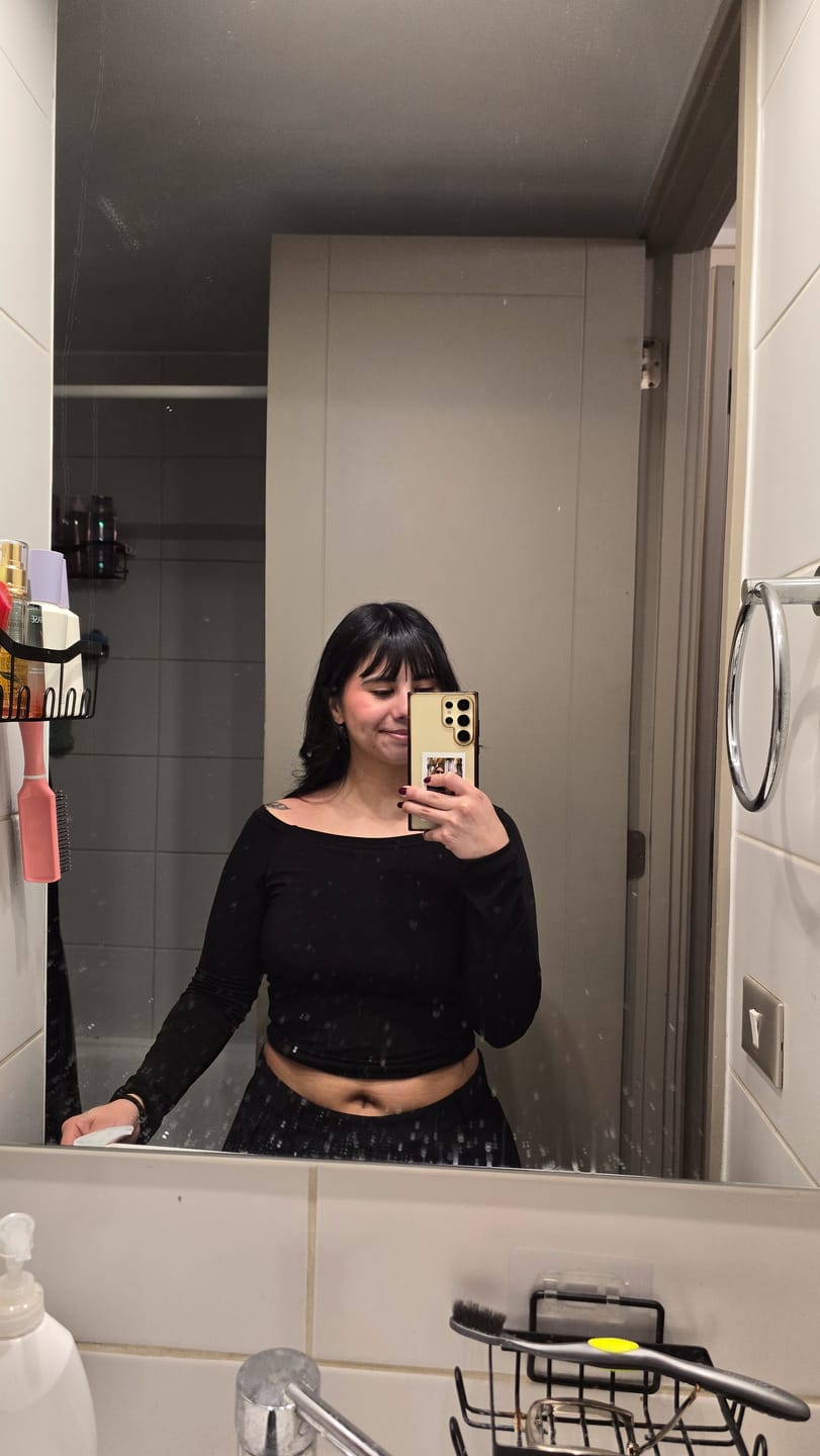 Customer photo review of TOP LUNA NEGRO - POLERA MANGA LARGA OFF SHOULDER AJUSTADA