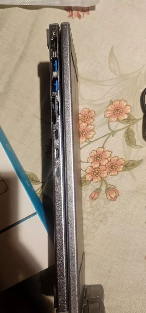 Customer photo review of 8 In 1 Foldable Laptop Docking Station Stand