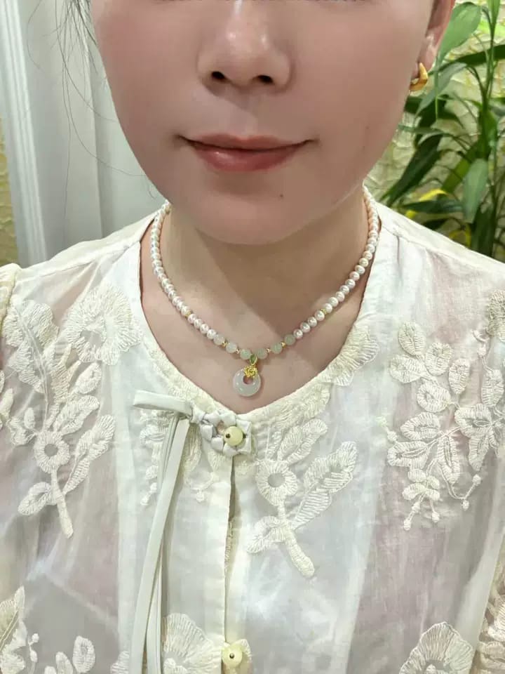 Customer photo review of Vivienne Jade Peace Buckle Pearl Necklace