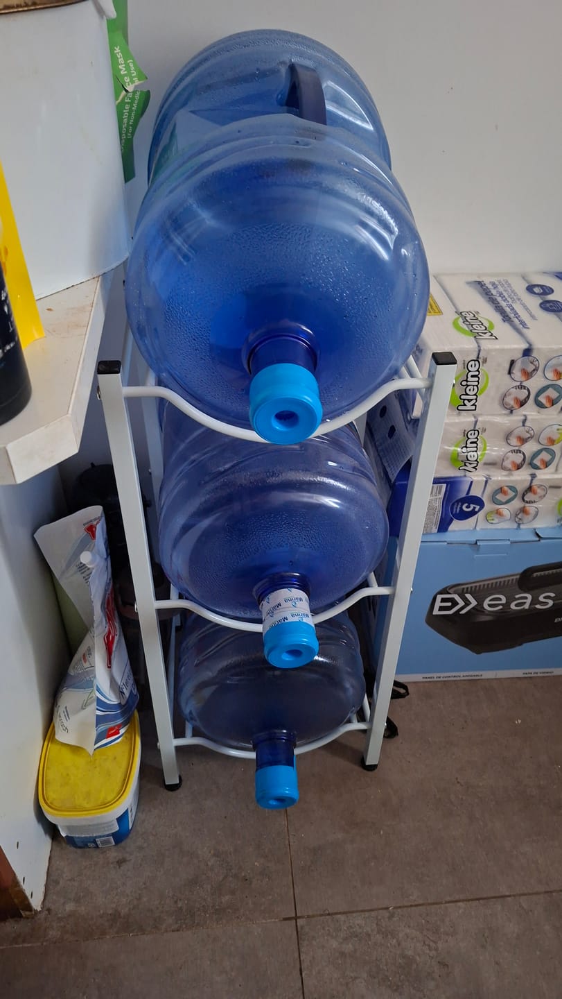 Customer photo review of Rack Estante para Bidón de Agua de 3 y 5 Niveles Soporte para Botellón de 20 litros