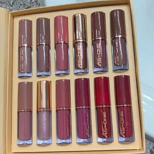 Customer photo review of Kit com 12 – Conjunto de Batons Líquidos Matte Hidratantes de Longa Duração