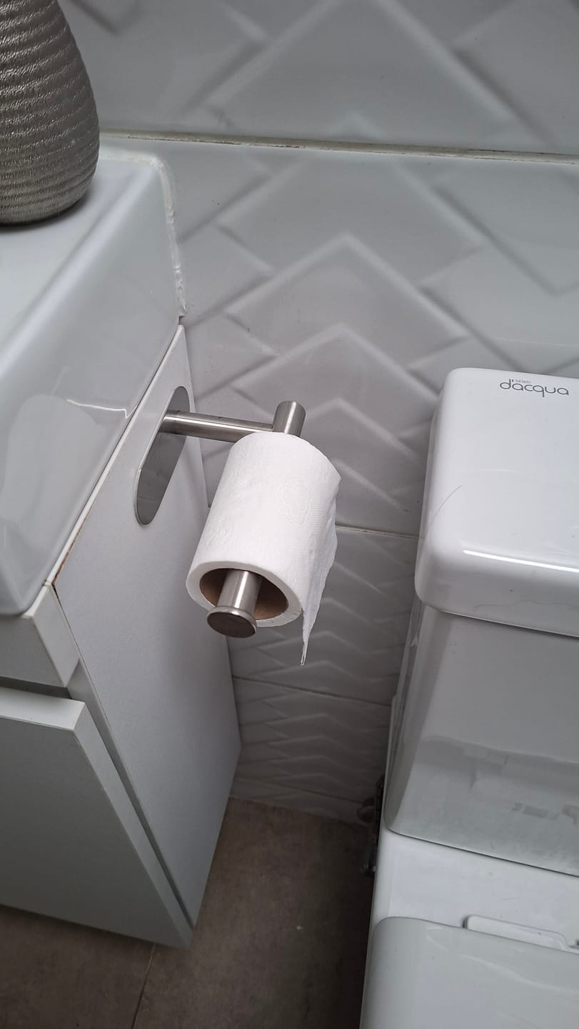 Customer photo review of Porta Confort Baño Acero Inoxidable Estante Papel Higienico