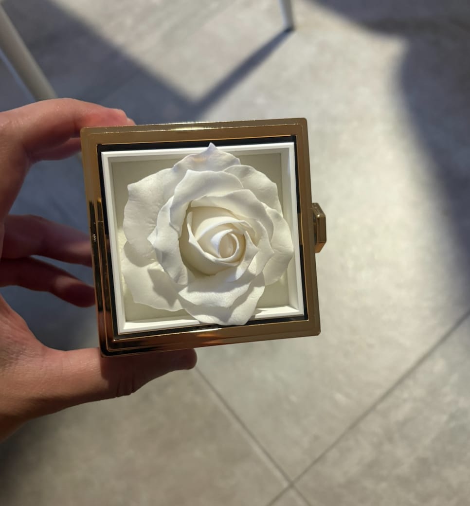 Customer photo review of Caja Regalo Rosa Eterna