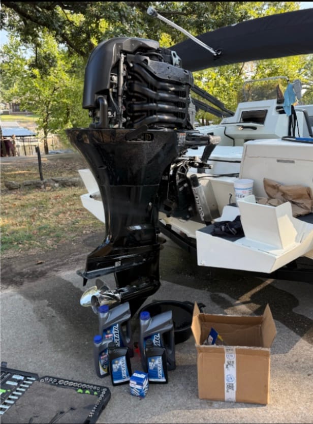 Customer photo review of Suzuki ECSTAR Marine Oil 10W-40 V7000 (Quart)
