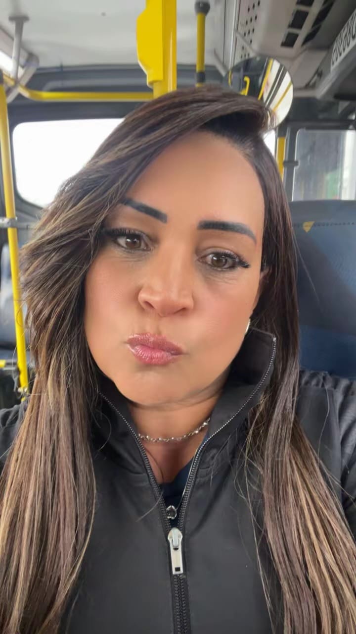 Customer photo review of Lace Front Tela HD Vinia Castanho com Luzes  - Repartição Livre 13x4