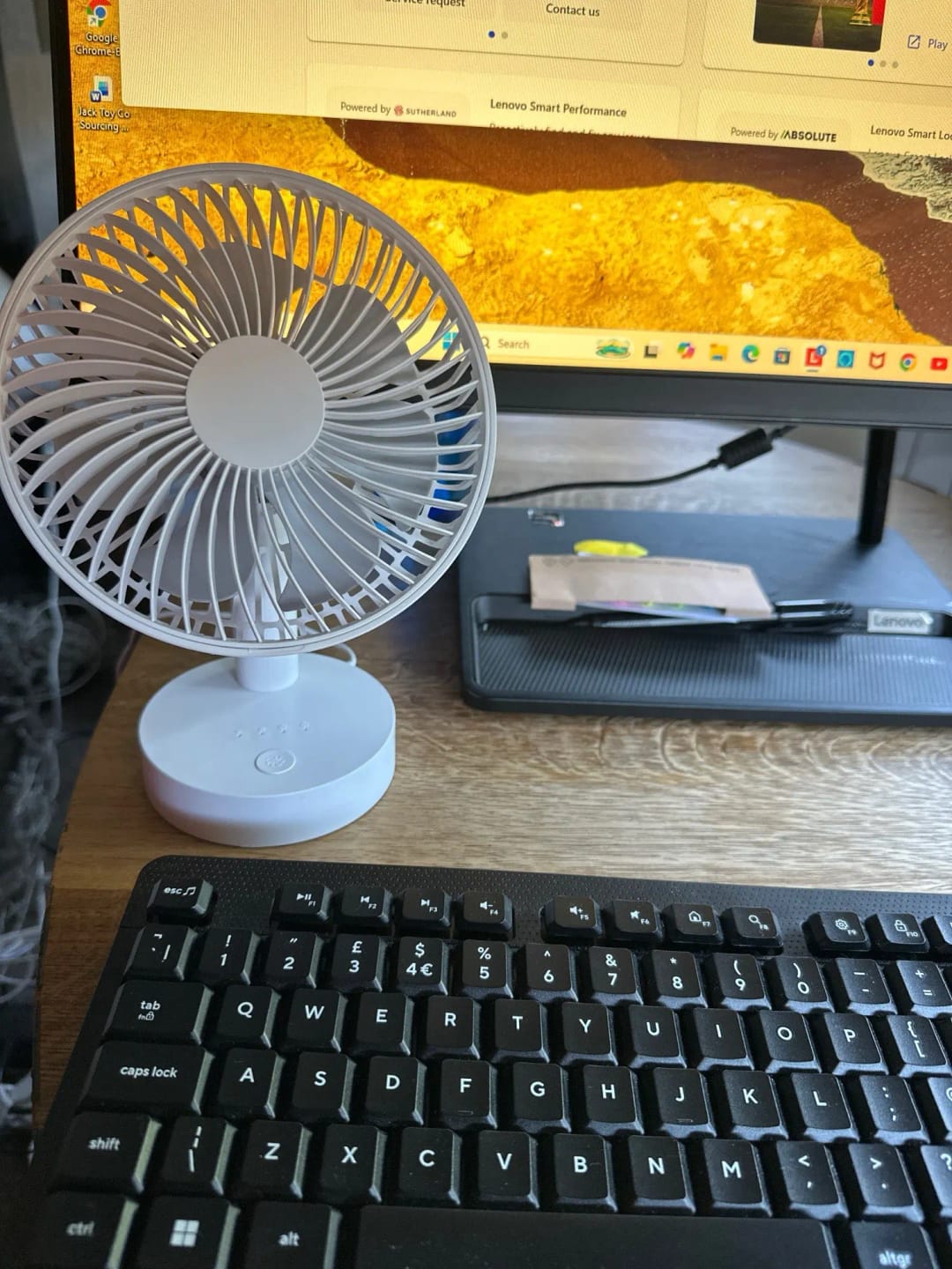 Customer photo review of USB Desktop Fan with Four Speeds and 5V Power for Table Use