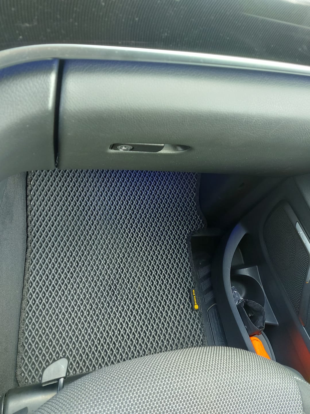 Customer photo review of Fußmatten für Van - Kofferraumwanne