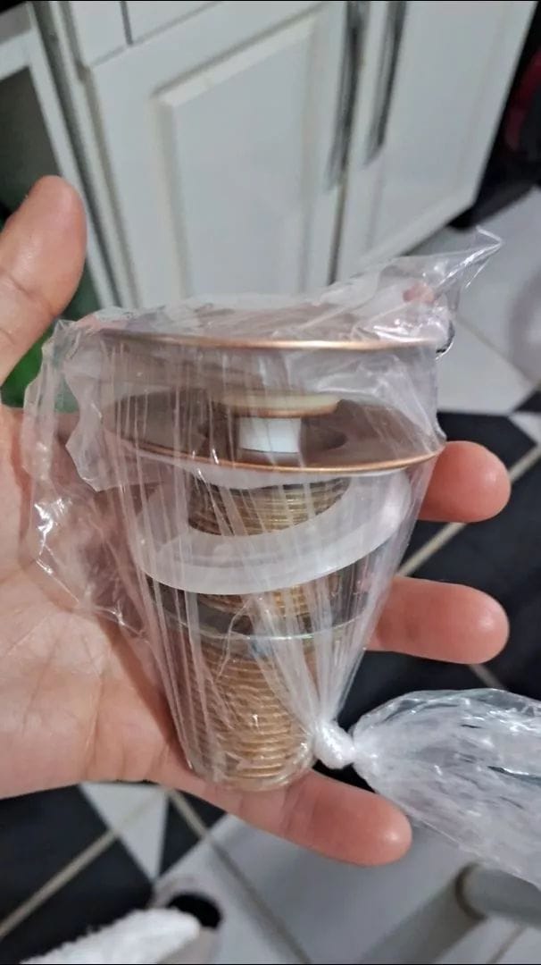 Customer photo review of Válvula Click Pia Banheiro Lavabo Dourado Escovado Metal 7/8  Para Cubas em Geral