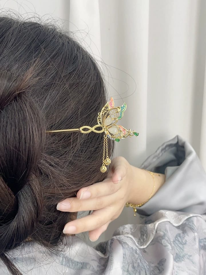 Customer photo review of Spring Love Jade Butterfly Hairpin