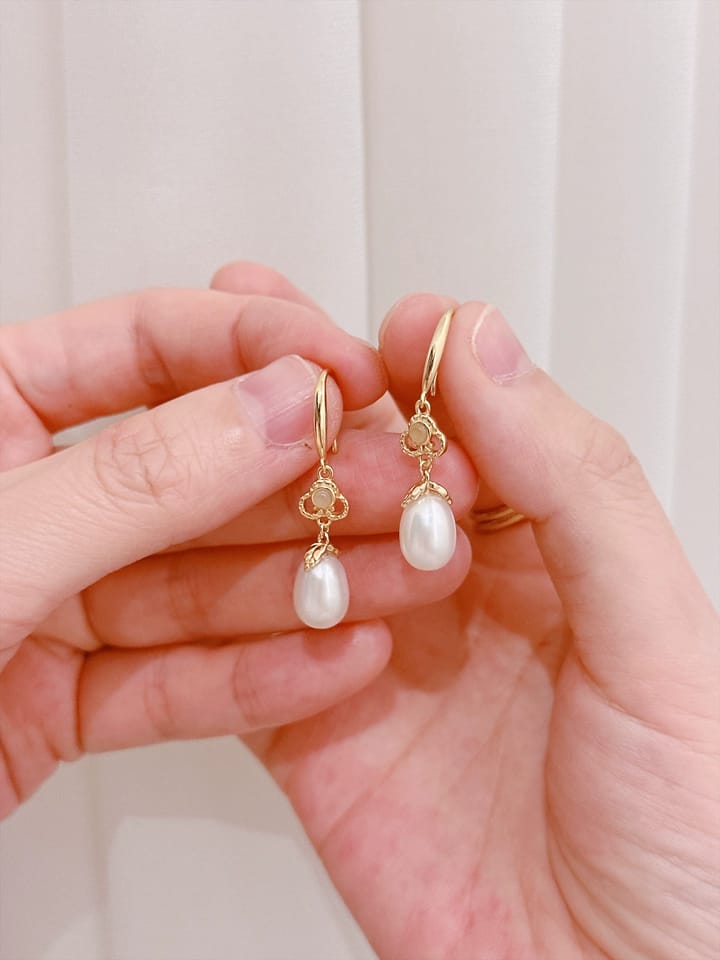 Customer photo review of Ruelle Jade and Pearl Drop Earrings