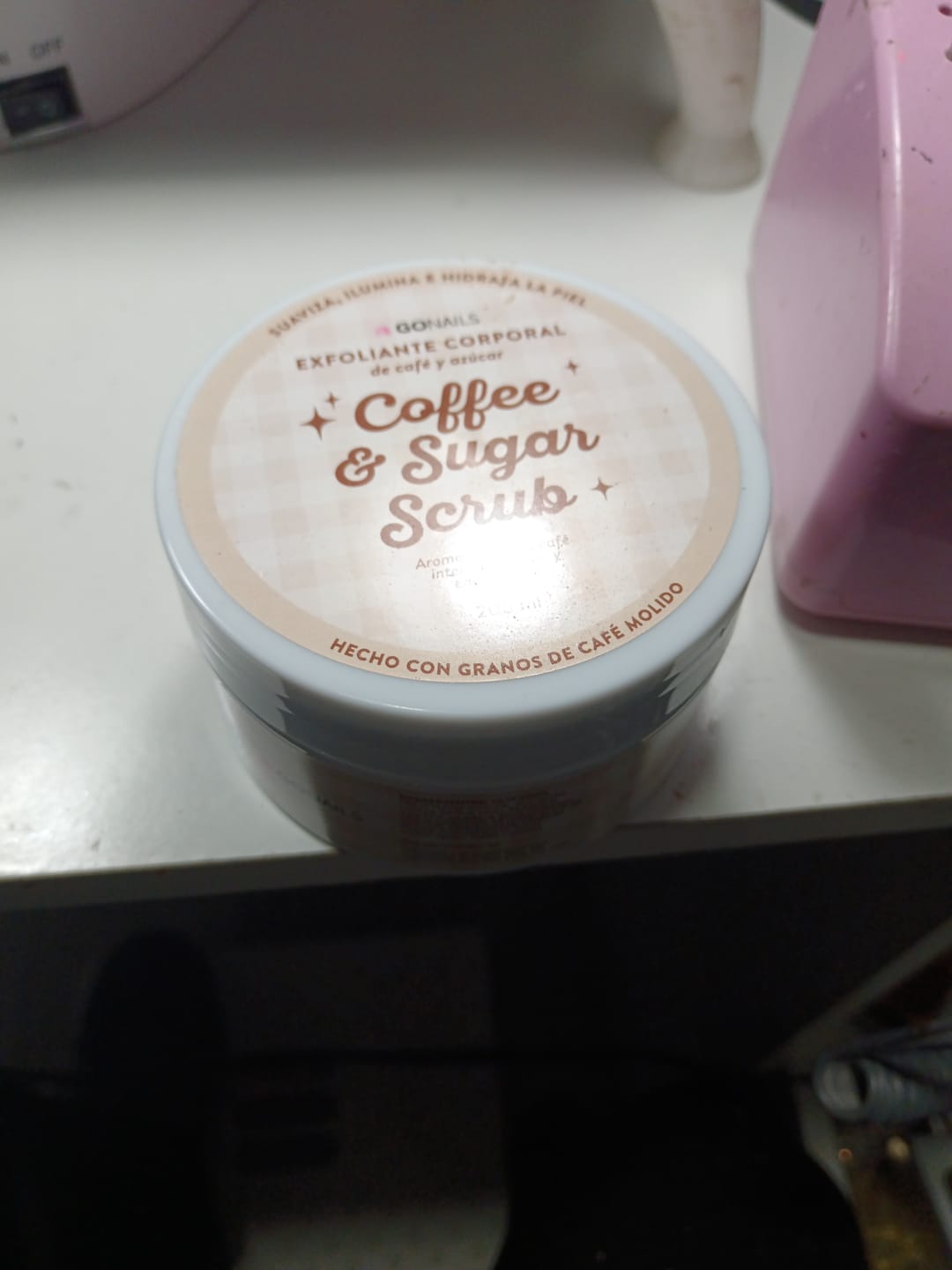 Customer photo review of Exfoliante Corporal de Café y Azúcar - Go Nails