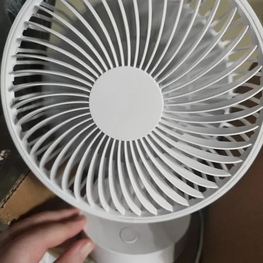 Customer photo review of USB Desktop Fan with Four Speeds and 5V Power for Table Use